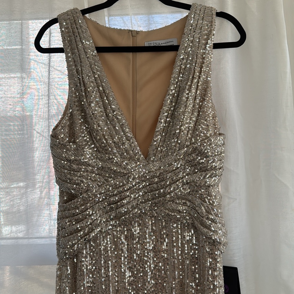 IEENA FOR MAC DUGGAL
Silver V-Neck Sequin Wrap Waist Gown size 10 - Picture 6 of 12